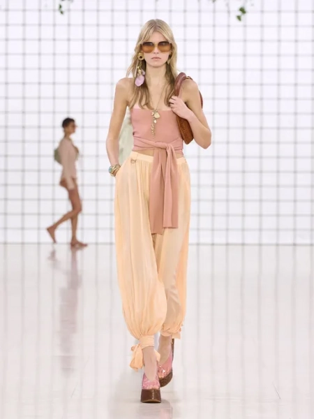 Chloé весна-лето 2025
