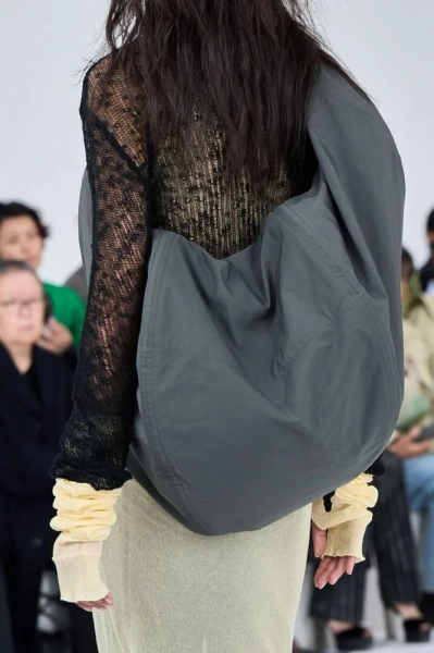 Issey Miyake весна-лето 2025
