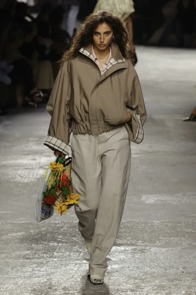 Bottega Veneta весна-лето 2025