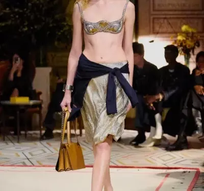 Versace без Версаче: как выглядит первая коллекция Дарио Витале