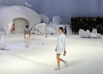 5 самых невероятных сет-дизайнов на показах Chanel