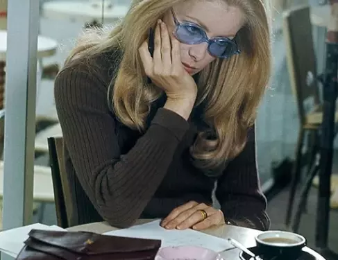 Одеться как героиня Катрин Денев в фильме «Манон 70»