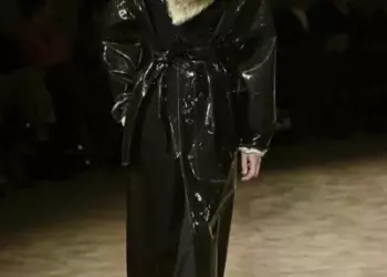 5 приемов с мужского показа Saint Laurent, которые будут отлично выглядеть и в женском гардеробе