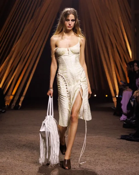 Alexander McQueen весна-лето 2026