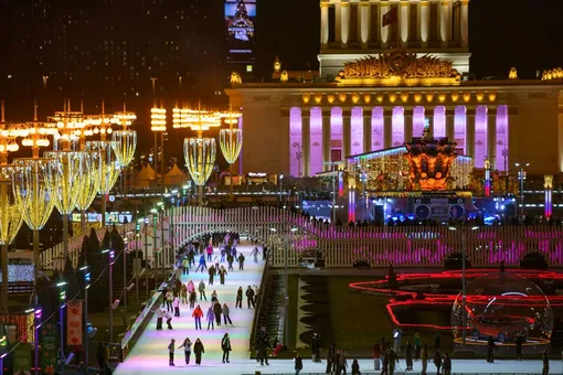 Где кататься на коньках в Москве и Санкт-Петербурге