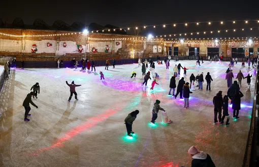 Где кататься на коньках в Москве и Санкт-Петербурге