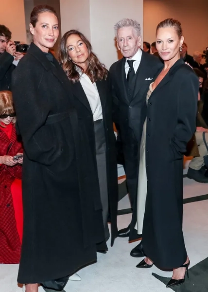 Кристи Тарлингтон, Келли и Кельвин Кляйн, Кейт Мосс на показе Calvin Klein осень-зима 2025/26
