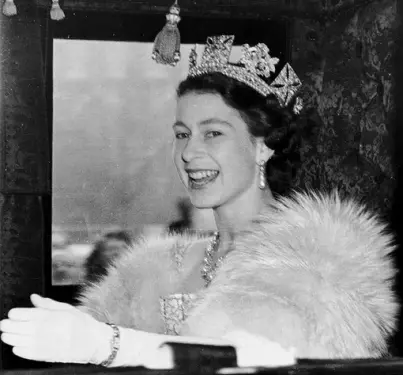 Как Елизавета II взошла на престол в 25 лет и заслужила любовь всех британцев