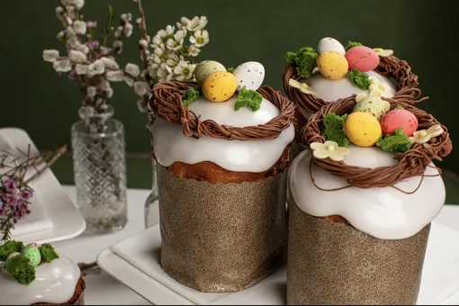 С меренгой, шоколадом и даже оливками: самые вкусные куличи из московских ресторанов