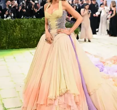 Дополнительные руки и античность: 6 главных трендов с красной дорожки Met Gala 2026