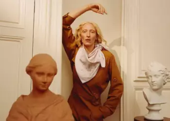 Почему шелковый платок Hermès Carré — это вещь-легенда?