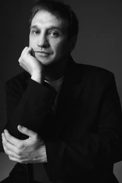 Актер Михаил Тройник — о том, как бросил Бауманку ради сцены, успехе «Коммерсанта» и самых заветных мечтах