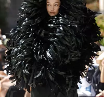Возвращение к истокам: показ Balenciaga Пьерпаоло Пиччоли — любовное письмо красоте женского тела
