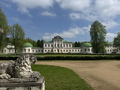 7 самых атмосферных усадеб, в которые можно поехать на выходных