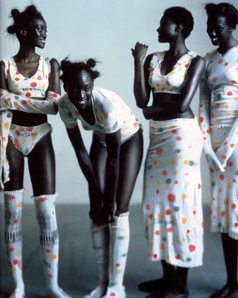 Яеи Кусама и Иссей Мияке, «Dots Obsession on A-POC», 1999–2000 гг.