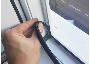 Замена уплотнителя на пластиковых окнах
