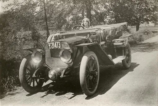 Флоренс Лоуренс за рулем Lozier, 1912 год