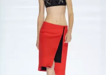 Почему на новом показе Prada не было ни платьев, ни брюк