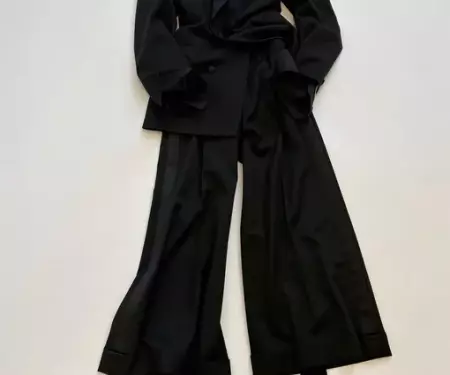 С чем носить белые кроссовки: 6 идей от Celine