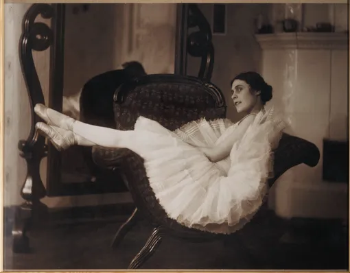 Портрет Лили Брик в балетной пачке. Фото В. Плотникова, 1910-е