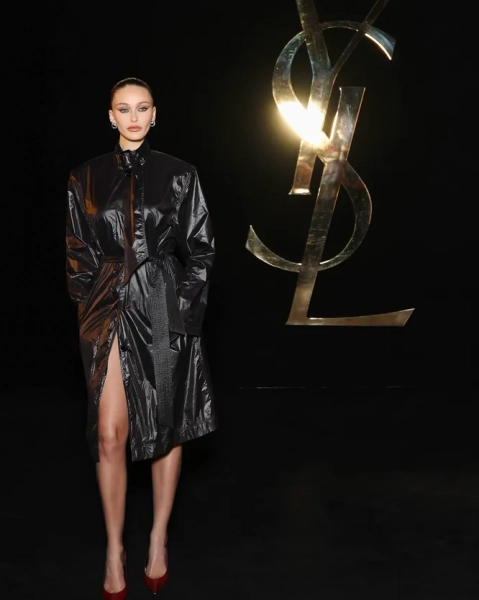 Кристина Романова на показе Saint Laurent
